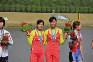 潘飛鴻(左)和黃文儀在領獎台上