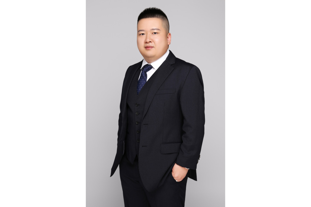 王成鋼(武漢音樂學院鋼琴系教師) 王成鋼(武漢音樂學院鋼琴系教師)