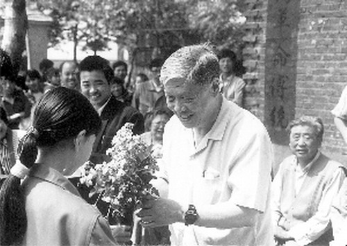 1994年黃辛白重訪安徽五河縣彌沱寺中學