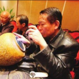 王中信(中國鼻煙壺研究會副會長) 王中信(中國鼻煙壺研究會副會長)