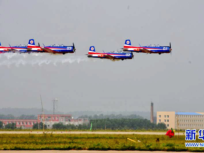 2012年初教-6參加飛行表演