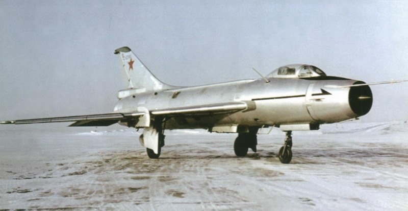 1966年8月2日，S-22I在弗拉基米爾·S·伊柳辛的駕駛下首飛