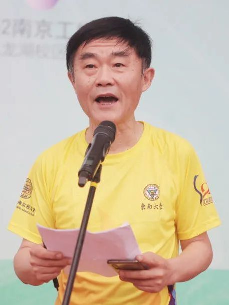 張立武(東南大學教職工羽毛球協會會長,東南大學丁家橋校區黨工委原書記、管委會原主任) 張立武(東南大學教職工羽毛球協會會長,東南大學丁家橋校區黨工委原書記、管委會原主任)
