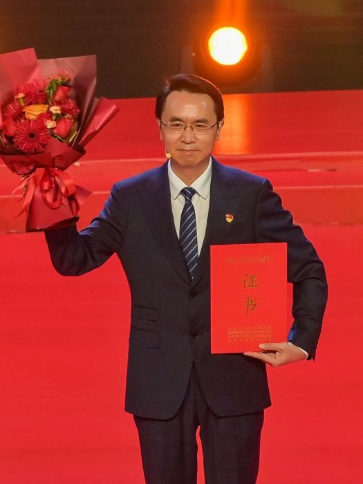 唐繼東(重慶市禮嘉中學校黨委原副書記、校長) 唐繼東(重慶市禮嘉中學校黨委原副書記、校長)