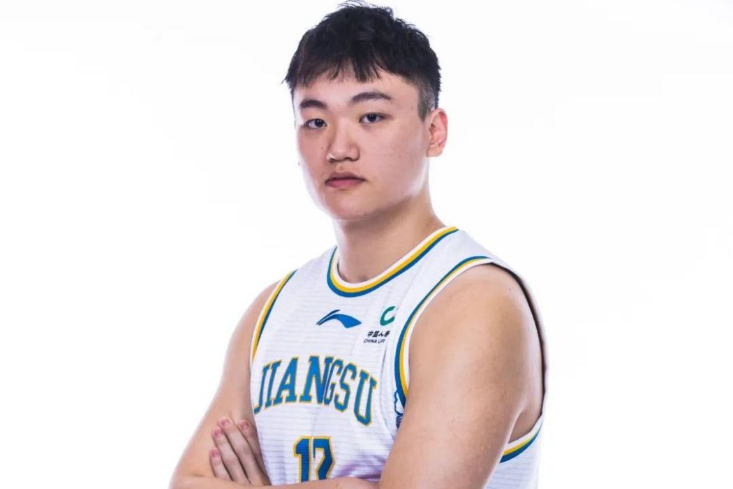佟鑫(2001年12月出生的中國籃球運動員) 佟鑫(2001年12月出生的中國籃球運動員)
