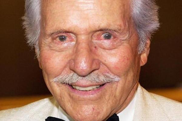 小埃弗倫·津巴利斯特(Efrem Zimbalist Jr.) 小埃弗倫·津巴利斯特(Efrem Zimbalist Jr.)
