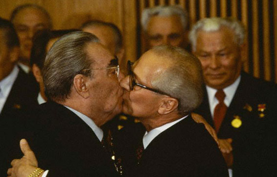 勃列日涅夫與昂納克 (1979民主德國30周年