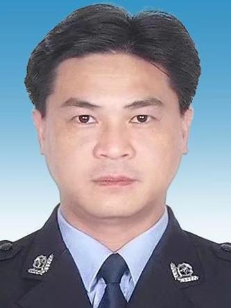 朱勇(廣西壯族自治區欽州市靈山縣人民政府黨組成員、副縣長,縣公安局黨委書記、局長,縣委政法委第一副書記) 朱勇(廣西壯族自治區欽州市靈山縣人民政府黨組成員、副縣長,縣公安局黨委書記、局長,縣委政法委第一副書記)