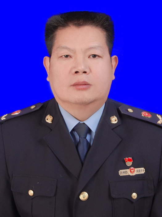 李勝偉(貴州省黔東南苗族侗族自治州雷山縣市場監督管理局黨組成員、副局長) 李勝偉(貴州省黔東南苗族侗族自治州雷山縣市場監督管理局黨組成員、副局長)
