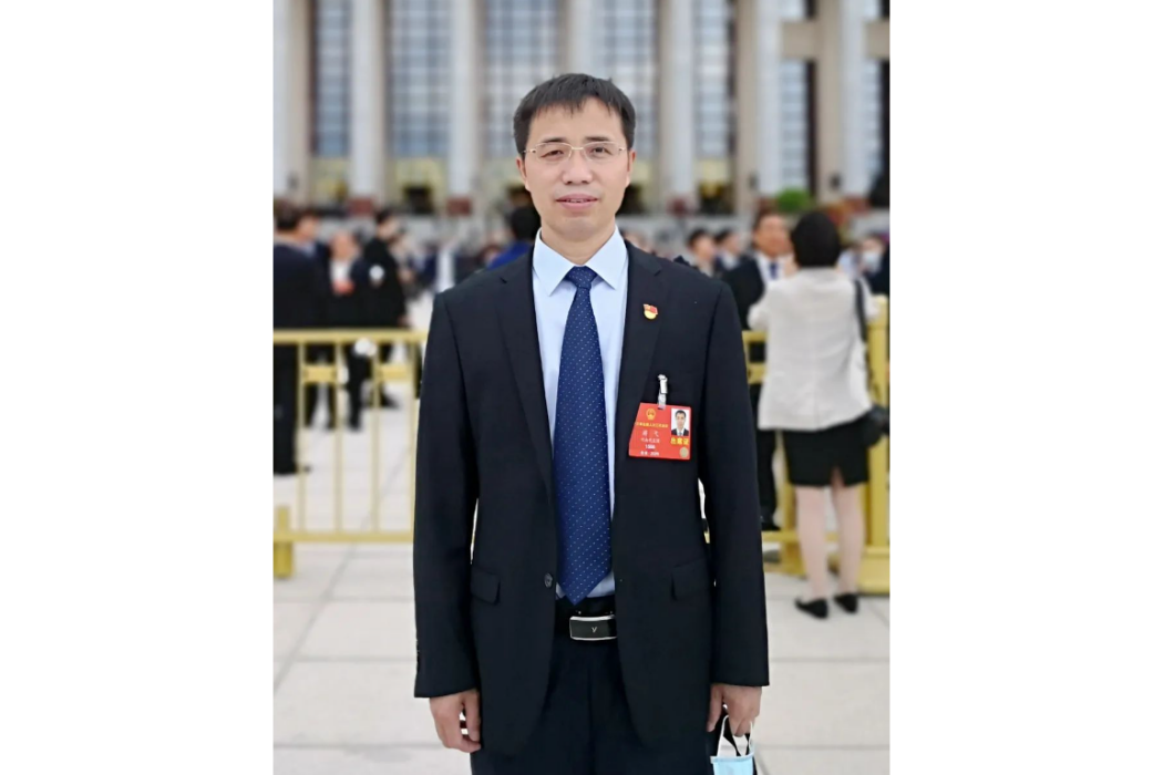游弋(第十四屆全國人大代表,河南能源化工集團永煤公司車集煤礦機電一隊主副井電工班班長) 游弋(第十四屆全國人大代表,河南能源化工集團永煤公司車集煤礦機電一隊主副井電工班班長)