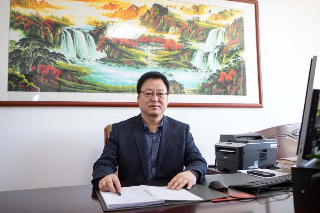 高源(榆林職業技術學院黨委委員、副院長) 高源(榆林職業技術學院黨委委員、副院長)