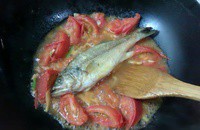 番茄煮鱸魚