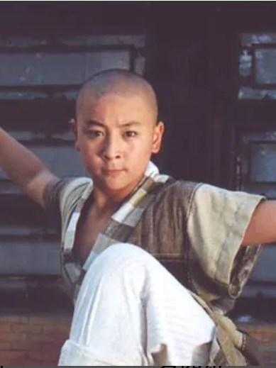 釋小龍(古裝喜劇《烏龍闖情關》中的角色) 釋小龍(古裝喜劇《烏龍闖情關》中的角色)