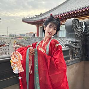 李秋曈