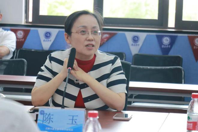 陳玉(北海市教育教學研究室(北海市教育教學科學研究所)主任(所長),科級,正高級教師) 陳玉(北海市教育教學研究室(北海市教育教學科學研究所)主任(所長),科級,正高級教師)