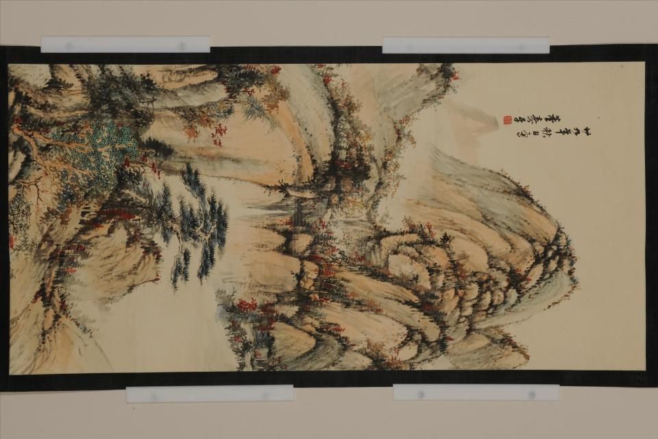 山水圖(董壽平創作的收藏於重慶中國三峽博物館的紙本設色畫) 山水圖(董壽平創作的收藏於重慶中國三峽博物館的紙本設色畫)