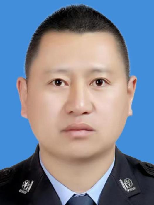 李龍(黑龍江省大興安嶺地區塔河縣公安局黨委委員) 李龍(黑龍江省大興安嶺地區塔河縣公安局黨委委員)