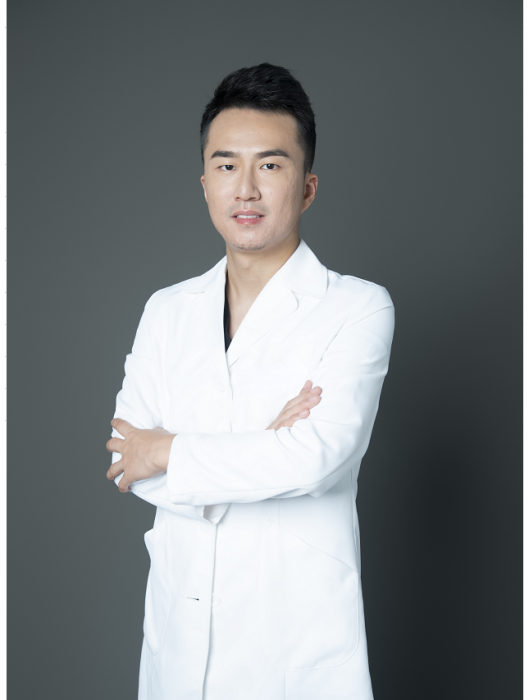 李宏(成都高新星鑒美膚醫療美容診所執業醫師) 李宏(成都高新星鑒美膚醫療美容診所執業醫師)