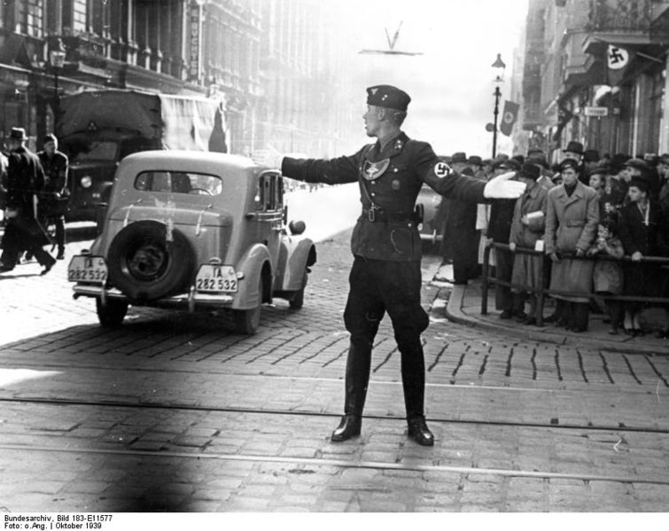 1939年在波蘭波茲南指揮交通的NSAK團員