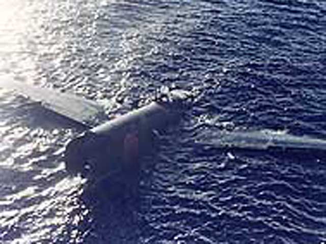 墜海後尚未沉沒的日本戰機