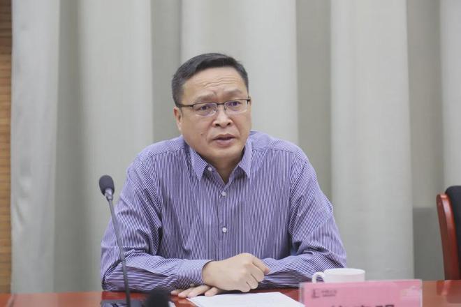 梅春明(中石化工股份西北油田分公司採油一廠廠長) 梅春明(中石化工股份西北油田分公司採油一廠廠長)