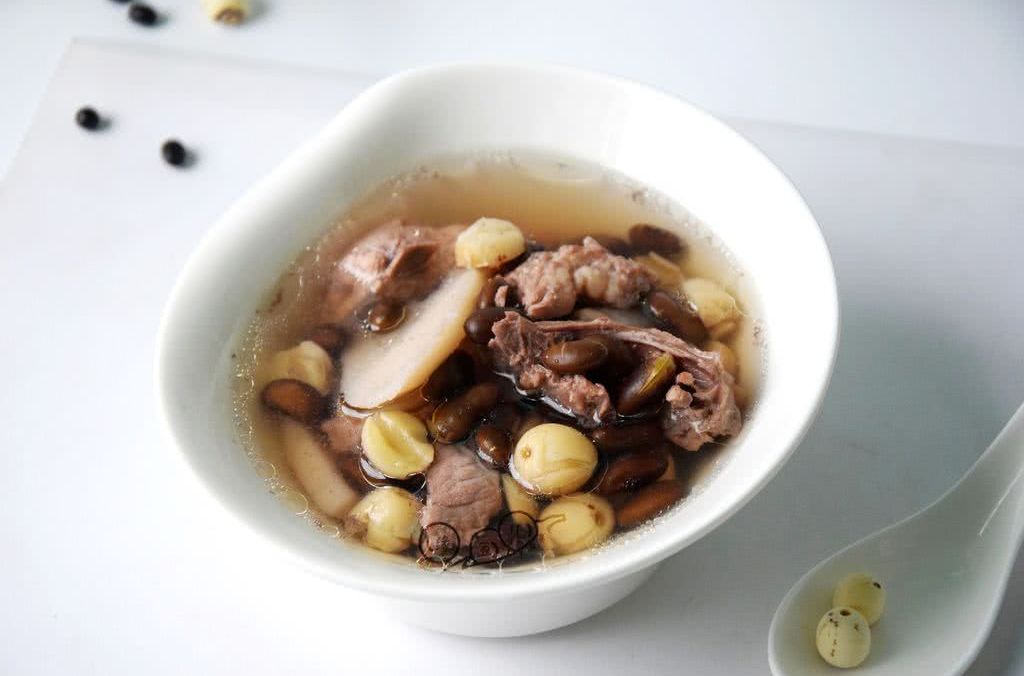 黑豆雞湯 黑豆雞湯