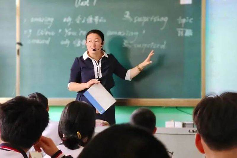 華曉娟(瀋陽師範大學碩士研究生、瀋陽新民市法哈牛學校英語特崗教師) 華曉娟(瀋陽師範大學碩士研究生、瀋陽新民市法哈牛學校英語特崗教師)