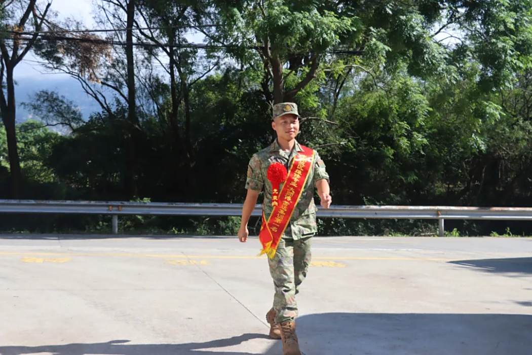 張濤(中國人民解放軍第73集團軍某旅軍士，多次比武獲獎)