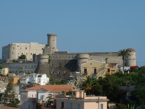 安茹和阿拉貢時代的城堡