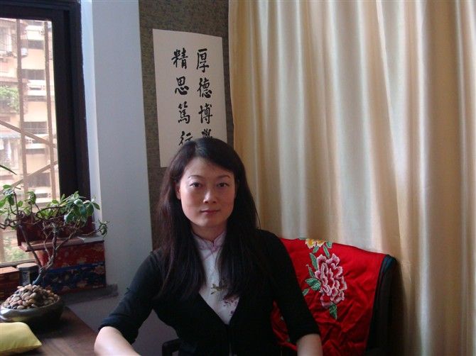 唐凰(中醫世家直系傳人) 唐凰(中醫世家直系傳人)