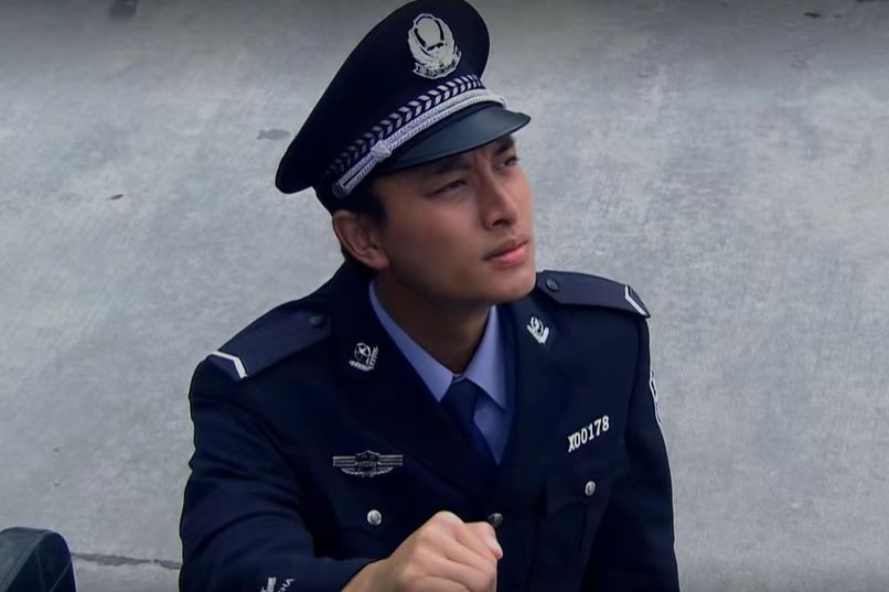麥小龍(《便衣警官》中由賈乃亮飾演的角色) 麥小龍(《便衣警官》中由賈乃亮飾演的角色)