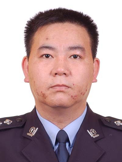 馮永堅(佛山市公安局南海分局松崗派出所原指導員) 馮永堅(佛山市公安局南海分局松崗派出所原指導員)