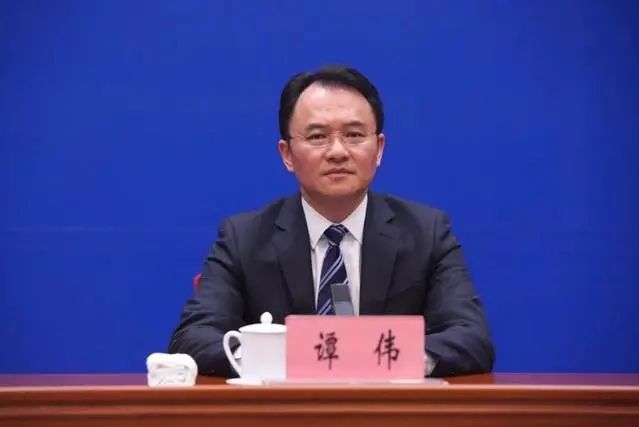 譚偉(雲南省商務廳黨組成員、副廳長) 譚偉(雲南省商務廳黨組成員、副廳長)