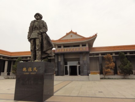 吉林省第一位中共省委書記魏拯民雕像