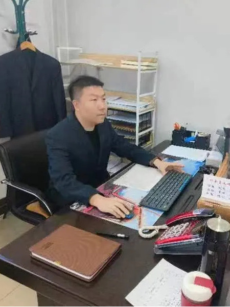 王俊豐(黑龍江省雞西市樹樑中學校長) 王俊豐(黑龍江省雞西市樹樑中學校長)