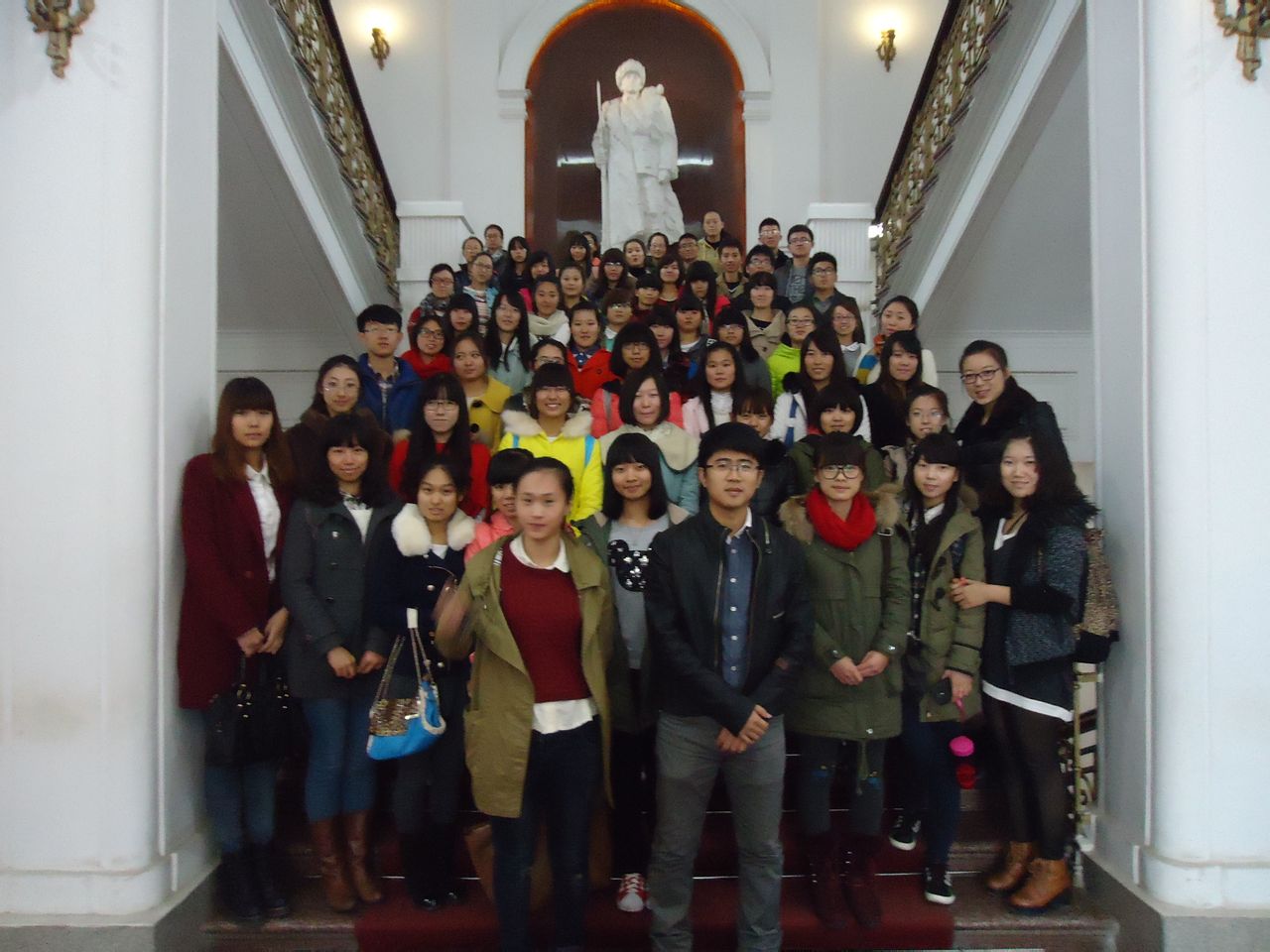 輔導員張博老師帶領會員參觀東北烈士紀念館