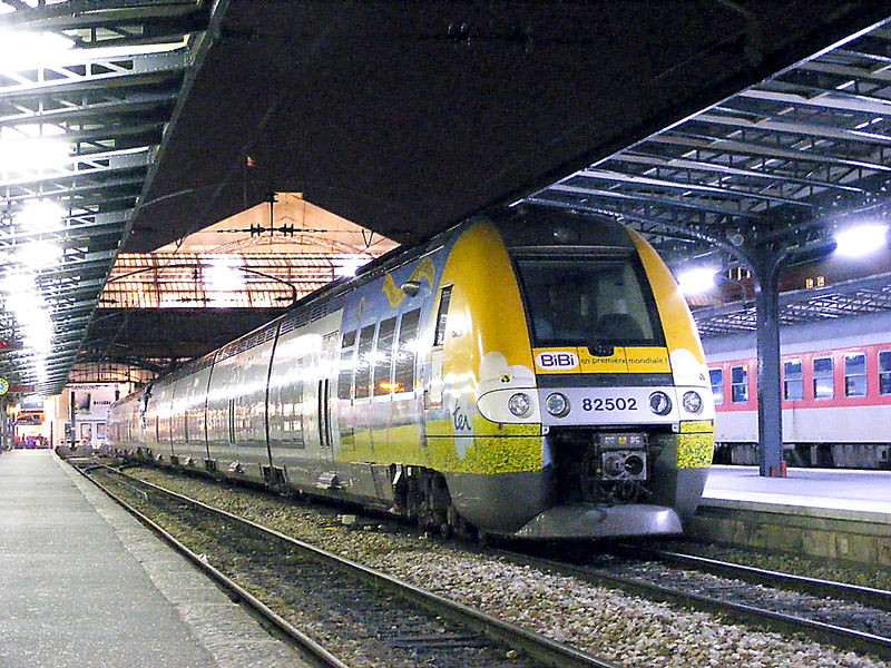 巴黎東站內的一列普通列車
