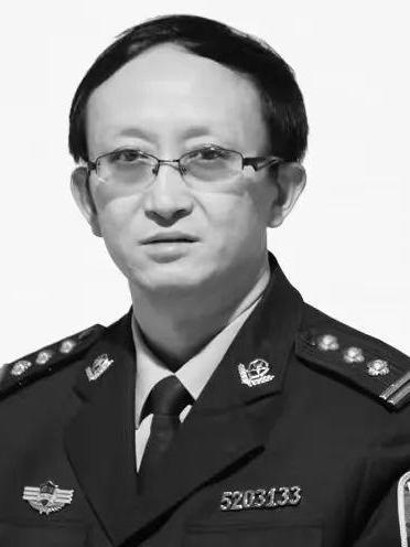 孫宏(全國司法行政系統二級英雄模範,貴州省王武監獄醫院原院長) 孫宏(全國司法行政系統二級英雄模範,貴州省王武監獄醫院原院長)
