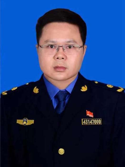王大輝(湖南省湘西土家族苗族自治州永順縣城市管理和綜合執法局黨組書記、局長) 王大輝(湖南省湘西土家族苗族自治州永順縣城市管理和綜合執法局黨組書記、局長)