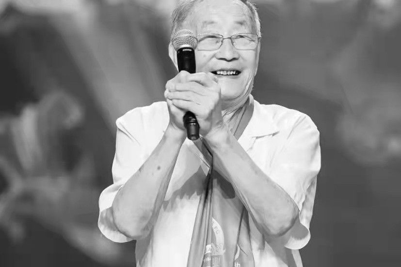 馮寶奇(河南隊終身榮譽球迷) 馮寶奇(河南隊終身榮譽球迷)