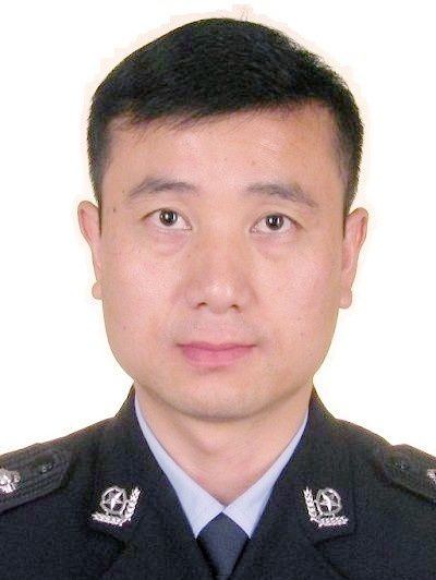 王鼎(安徽省蚌埠市五河縣公安局黨委委員、政工監督室主任) 王鼎(安徽省蚌埠市五河縣公安局黨委委員、政工監督室主任)