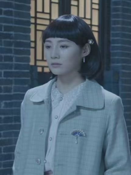 盧嘉華(電影《古堡守靈人》中的角色) 盧嘉華(電影《古堡守靈人》中的角色)