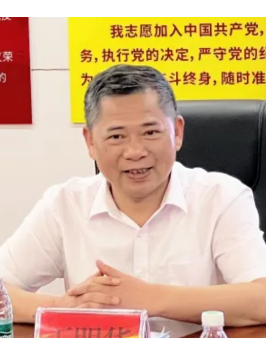 王明華(江西省贛州市南康區教育體育局黨組成員、副局長) 王明華(江西省贛州市南康區教育體育局黨組成員、副局長)