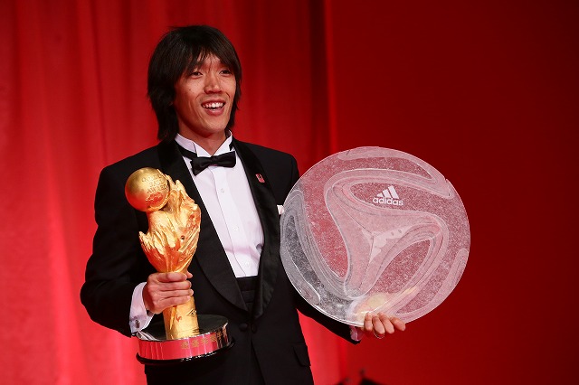 中村俊輔以213票的優勢當選日本J足球聯賽最有價值球員（MVP）