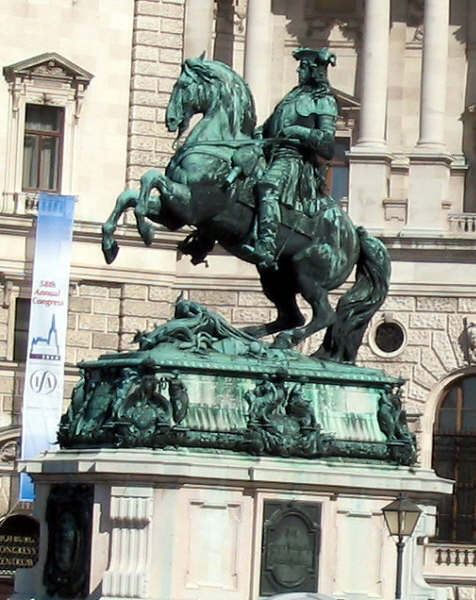 英雄廣場上的歐根親王雕像