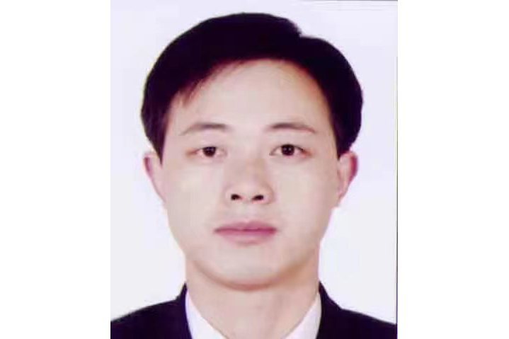盧軍(貴州省納雍縣新房鄉黨委委員、人大主席) 盧軍(貴州省納雍縣新房鄉黨委委員、人大主席)