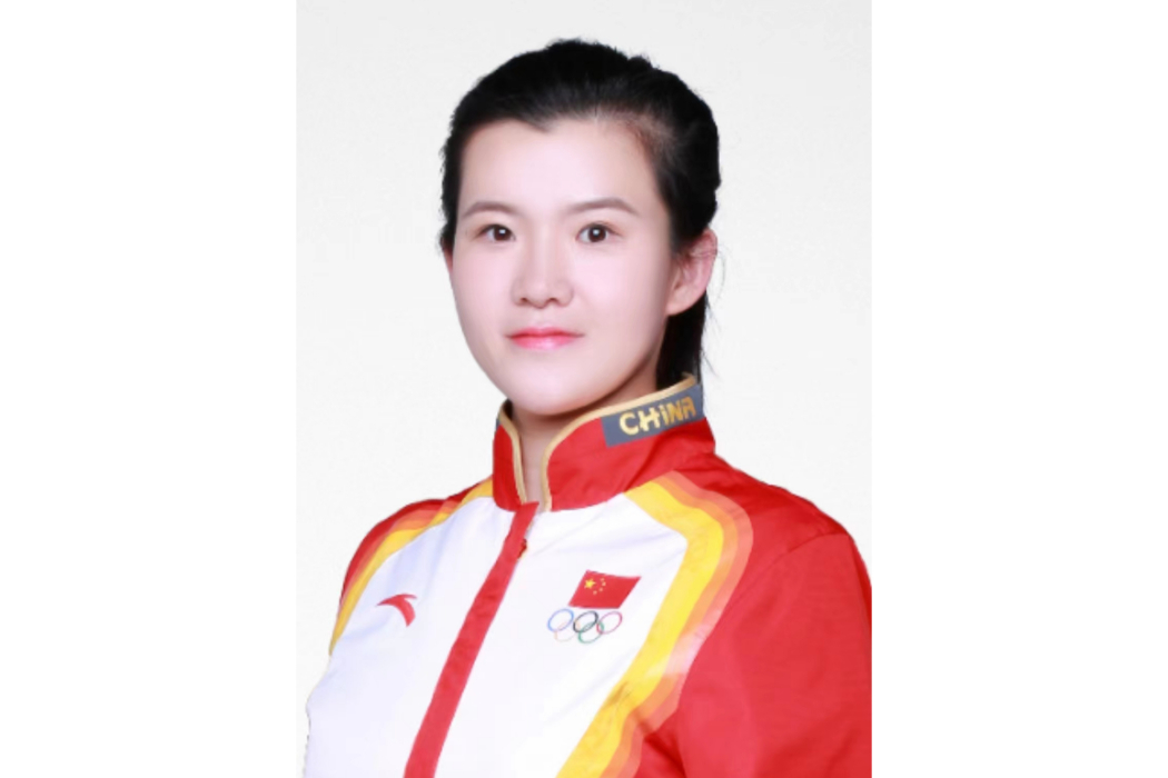 石瑤(中國冰球運動員) 石瑤(中國冰球運動員)