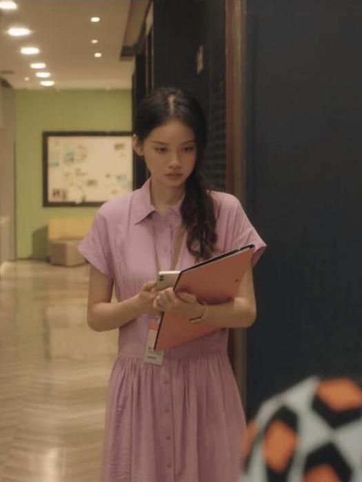李甜(浪漫愛情輕喜劇《芳心蕩漾》中的角色) 李甜(浪漫愛情輕喜劇《芳心蕩漾》中的角色)