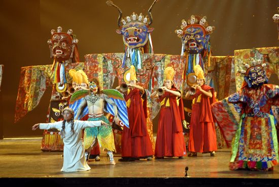 大型藏族原生態歌舞樂《藏謎》