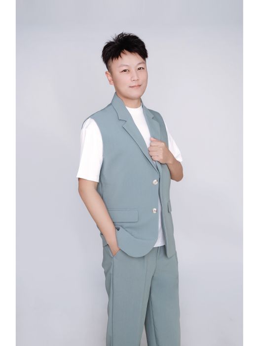 董磊(中央電視台綜藝評審) 董磊(中央電視台綜藝評審)